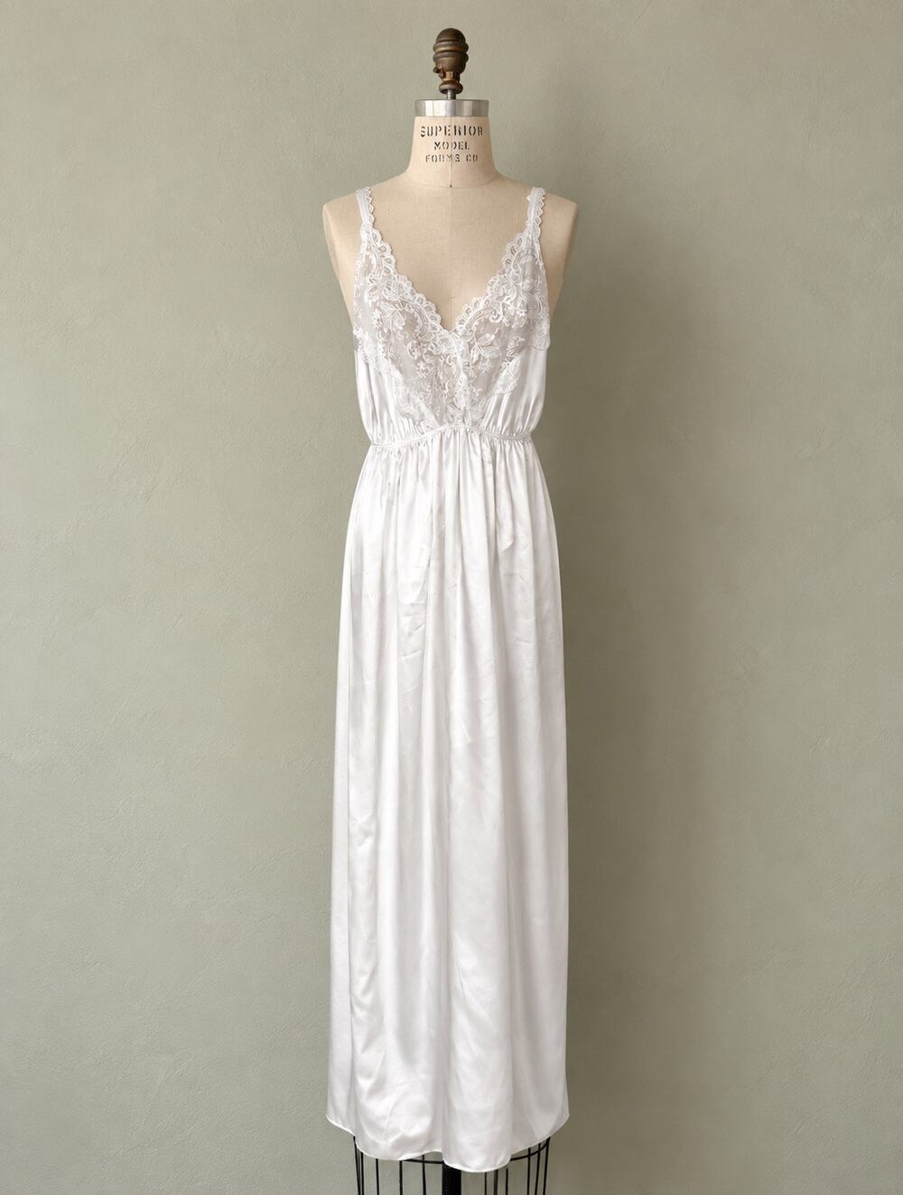 Vintage 1980s Miss Dior White Lace Peignoir Robe & Nightgown Set Medium